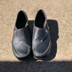 🆕 Clarks Loafers w/ Buttons